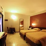Ξενοδοχείο Forum 4*