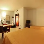 Ξενοδοχείο Forum 4*