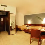 Forum Ξενοδοχείο 4*